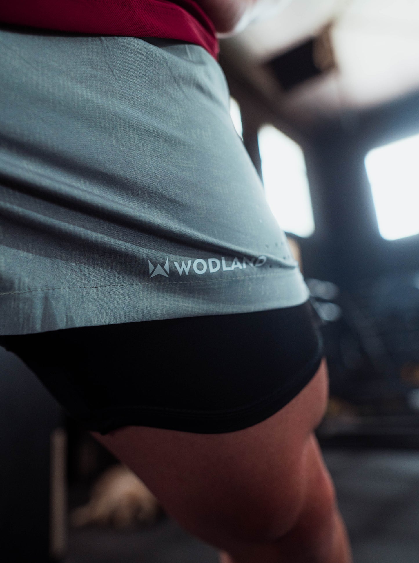 SHORTS CON MALLA 2 EN 1 GRIS