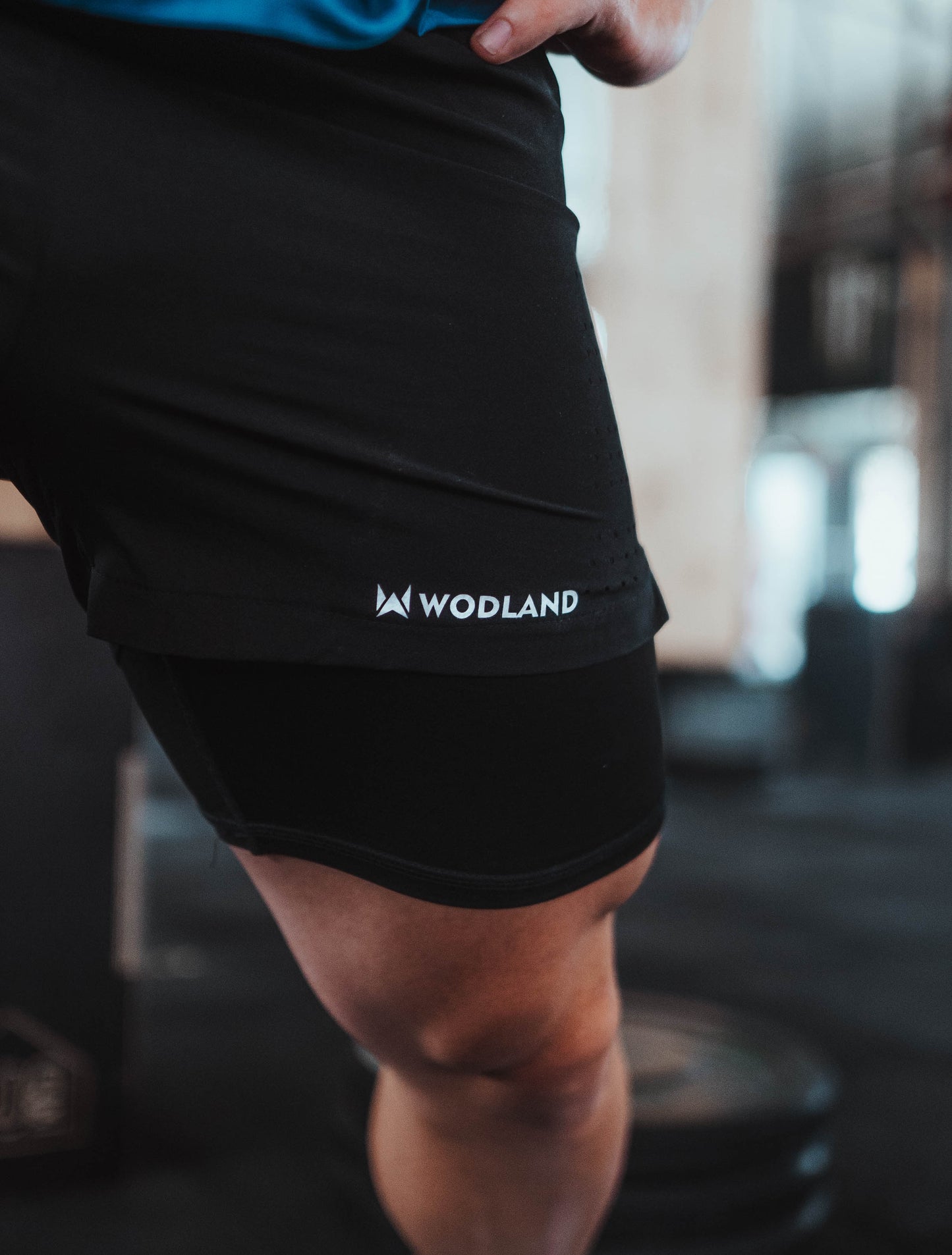 SHORTS CON MALLA 2 EN 1 NEGRO
